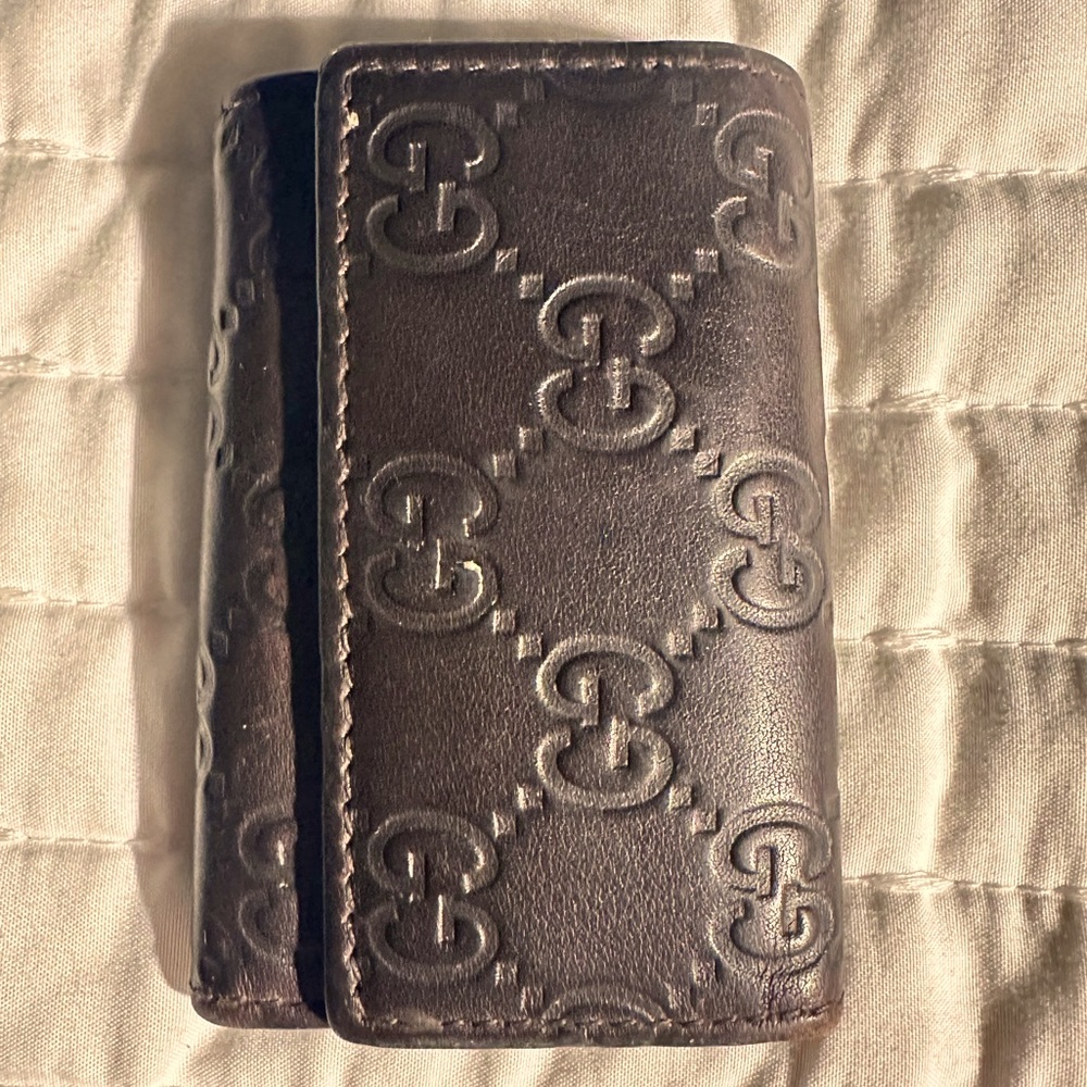Authentic GG leather 6 key case.